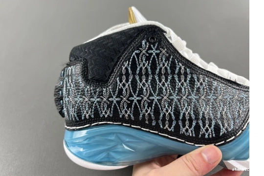 318376-041  318376-041 23  UNC Jordan 1129